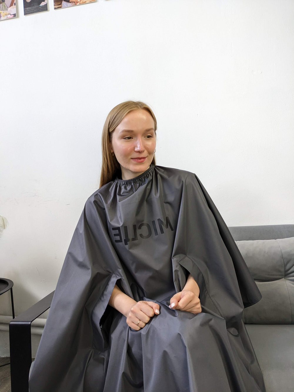 Hairdressing gown with your logo 10", with armholes Dark grey