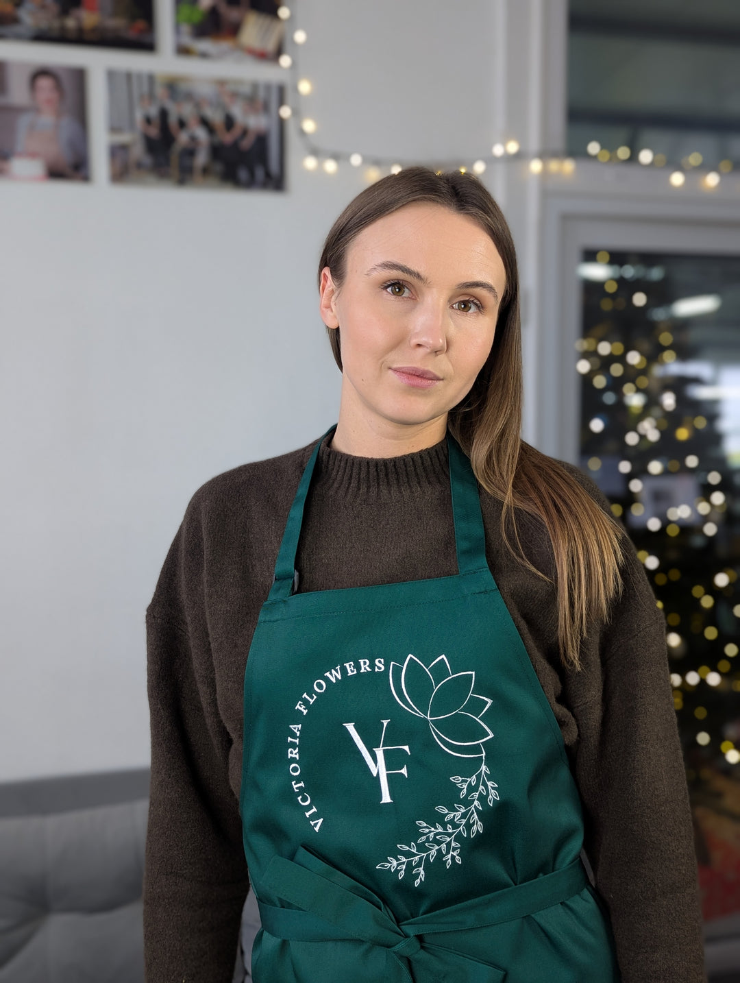 Apron Latte with branding 10" | Embroidery Green