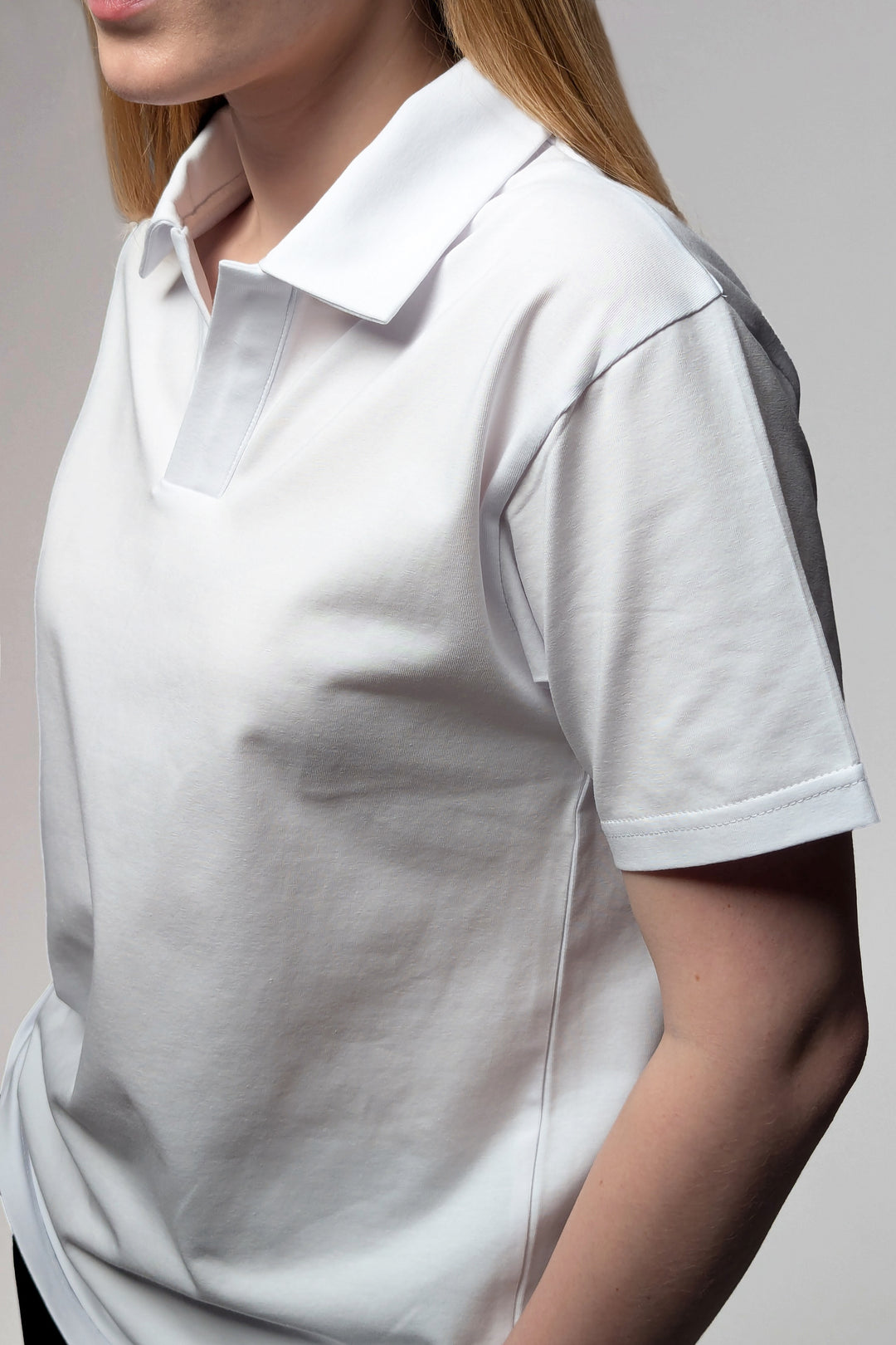 Button-free Polo Shirt – White
