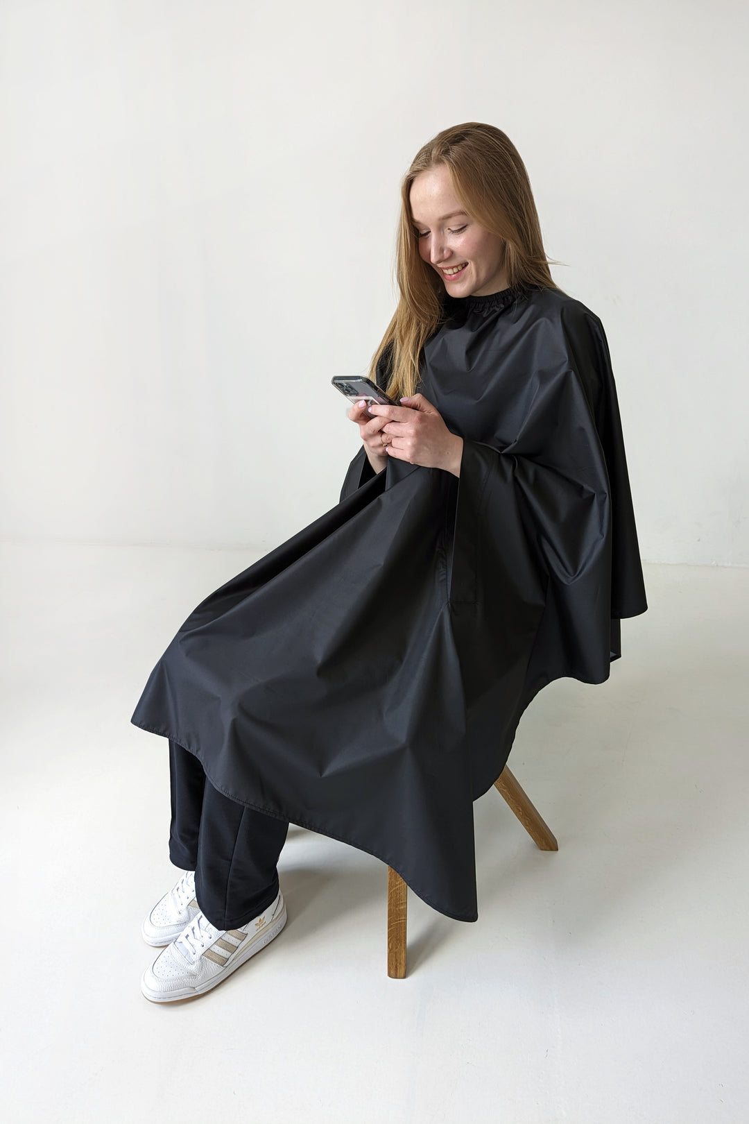 Hairdresser’s Cape with Hand Holes – Black